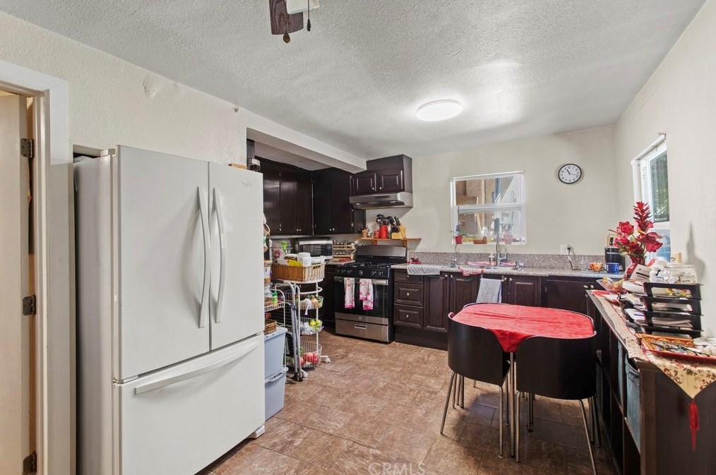 211 126th St, Los Angeles CA  90044-3818 exterior