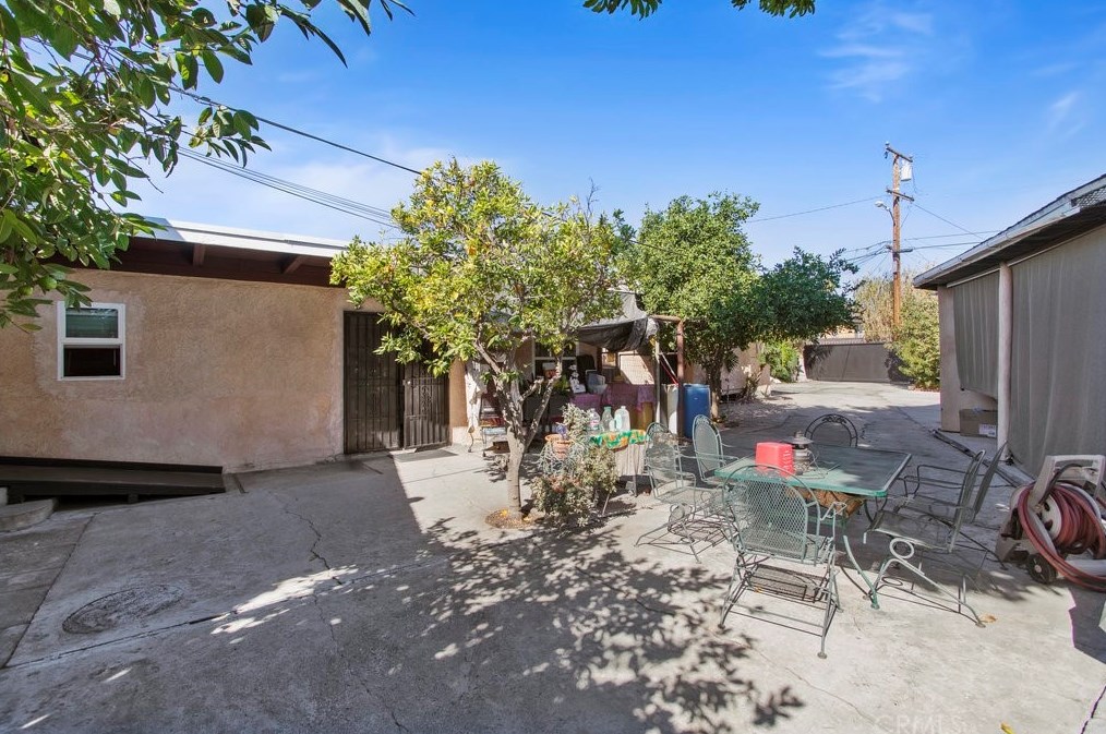 211 126th St, Los Angeles CA  90044-3818 exterior