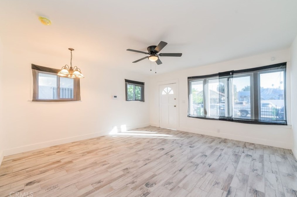 325 65th St, Los Angeles CA  90003-1425 exterior