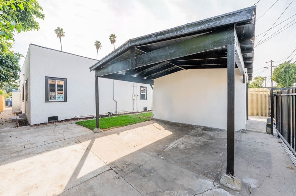 325 65th St, Los Angeles CA  90003-1425 exterior