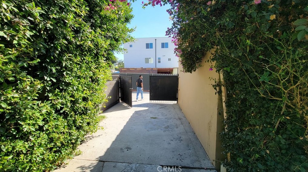 212 Park View St, Los Angeles CA  90057-2012 exterior