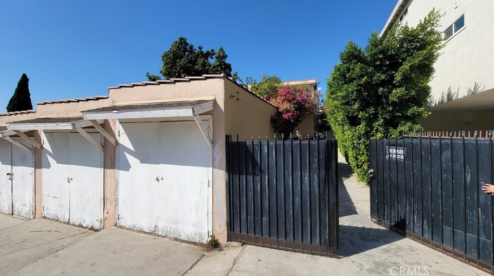 212 Park View St, Los Angeles CA  90057-2012 exterior