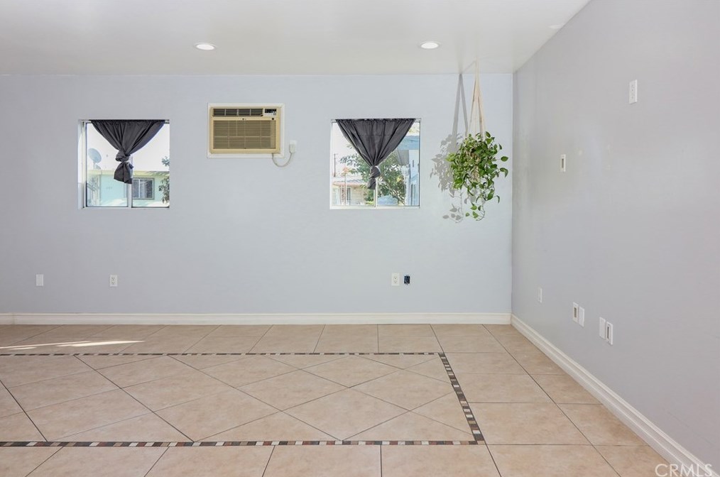 204 Vienna Dr, Santa Ana CA  92703-4146 exterior