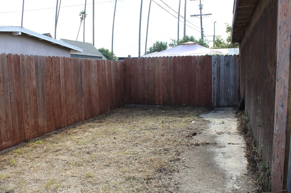 6326 8th Ave, Los Angeles CA  90043-4158 exterior