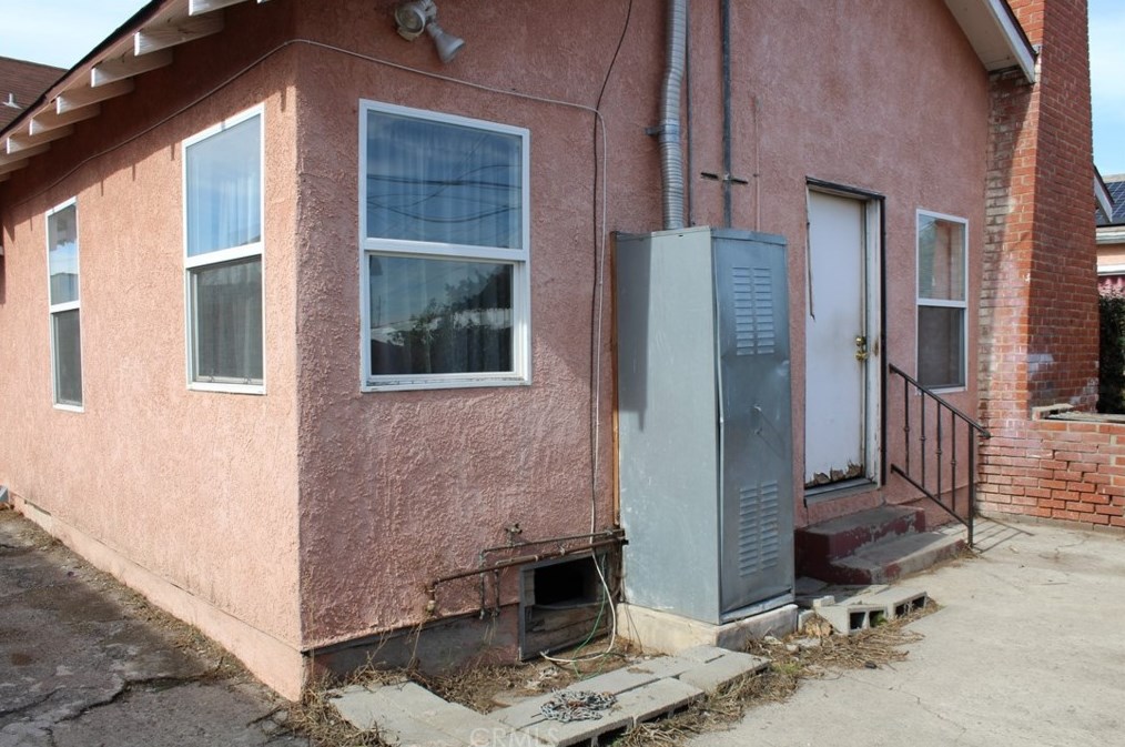 6326 8th Ave, Los Angeles CA  90043-4158 exterior