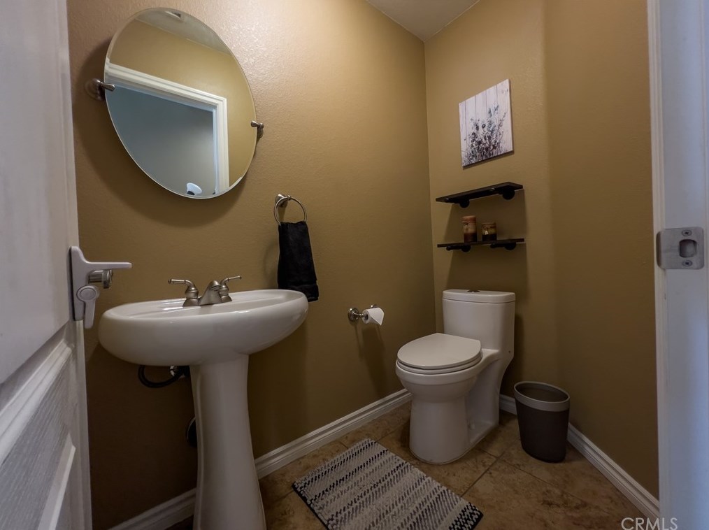 14955 Riverside Ct, Apple Valley CA  92307-4853 exterior