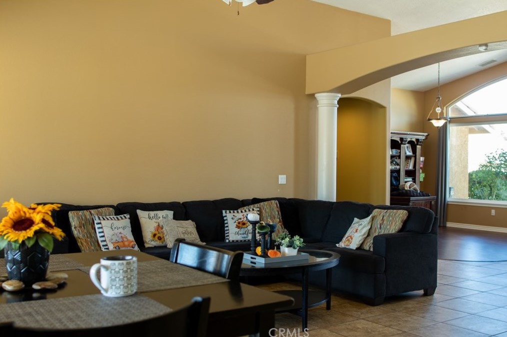 14955 Riverside Ct, Apple Valley CA  92307-4853 exterior