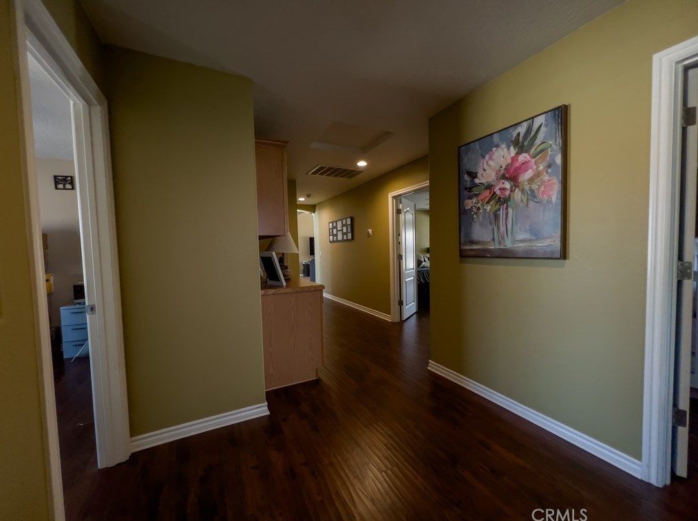 14955 Riverside Ct, Apple Valley CA  92307-4853 exterior