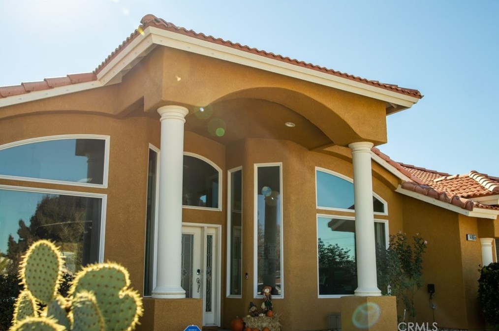 14955 Riverside Ct, Apple Valley CA  92307-4853 exterior