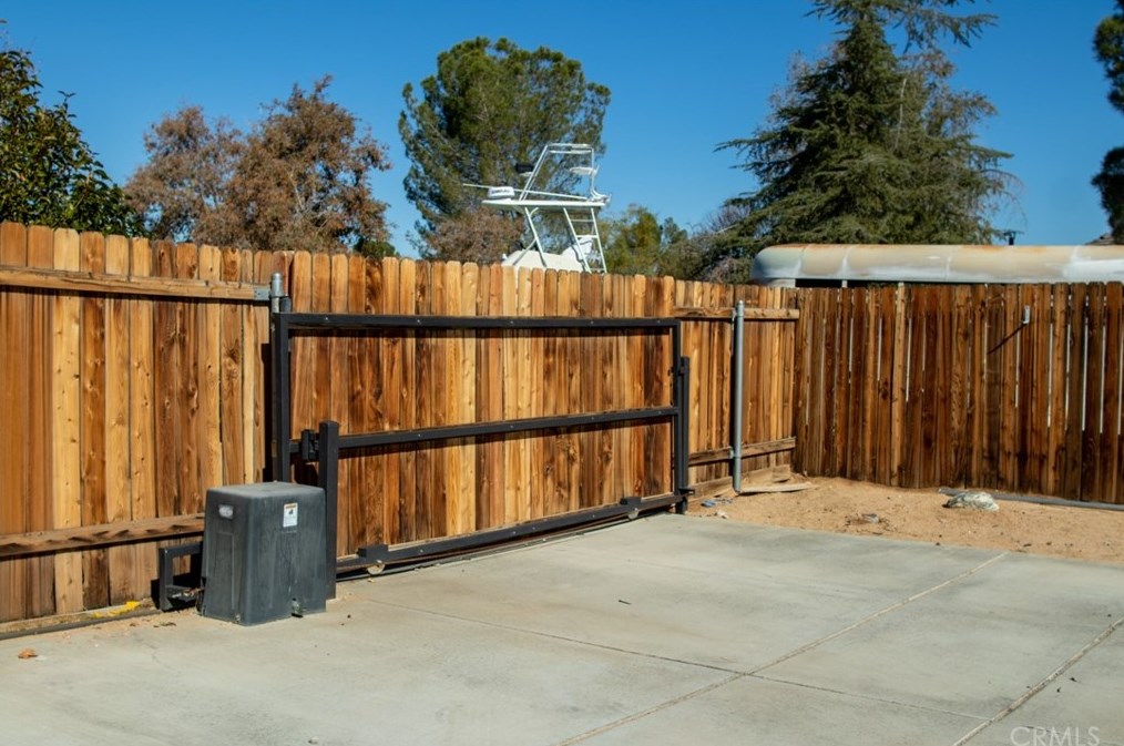 14955 Riverside Ct, Apple Valley CA  92307-4853 exterior