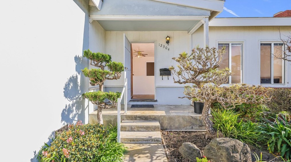 12304 Alberta Dr, Los Angeles CA  90230-5908 exterior