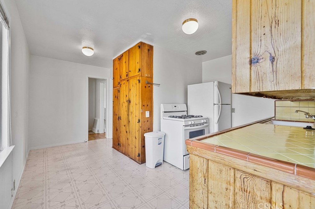12304 Alberta Dr, Los Angeles CA  90230-5908 exterior
