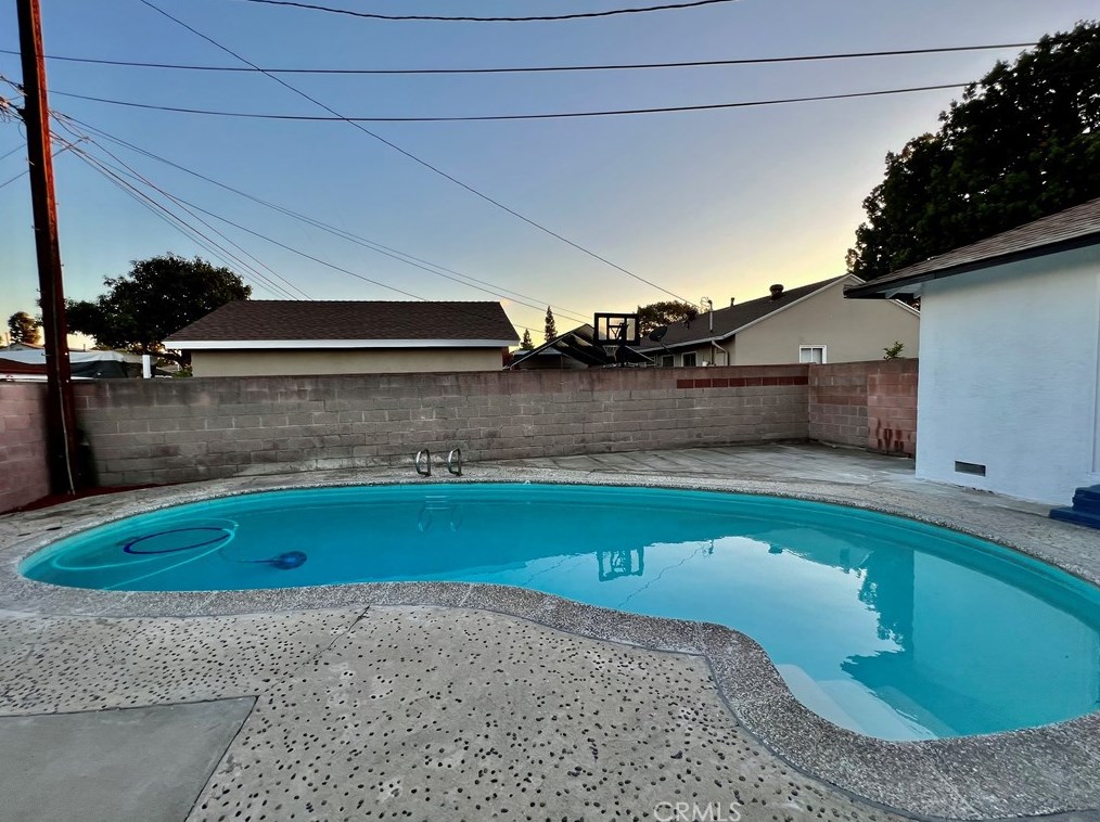 14732 Crossdale Ave, Norwalk CA  90650-5615 exterior