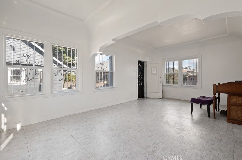 262 50th St, Los Angeles CA  90011-3940 exterior