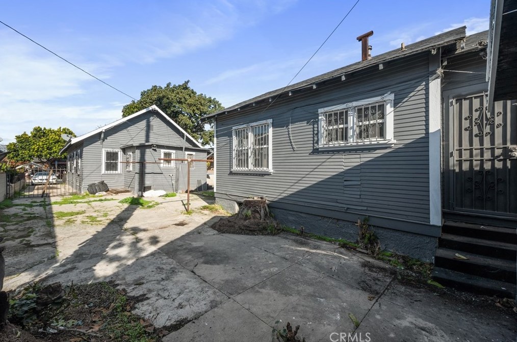 262 50th St, Los Angeles CA  90011-3940 exterior