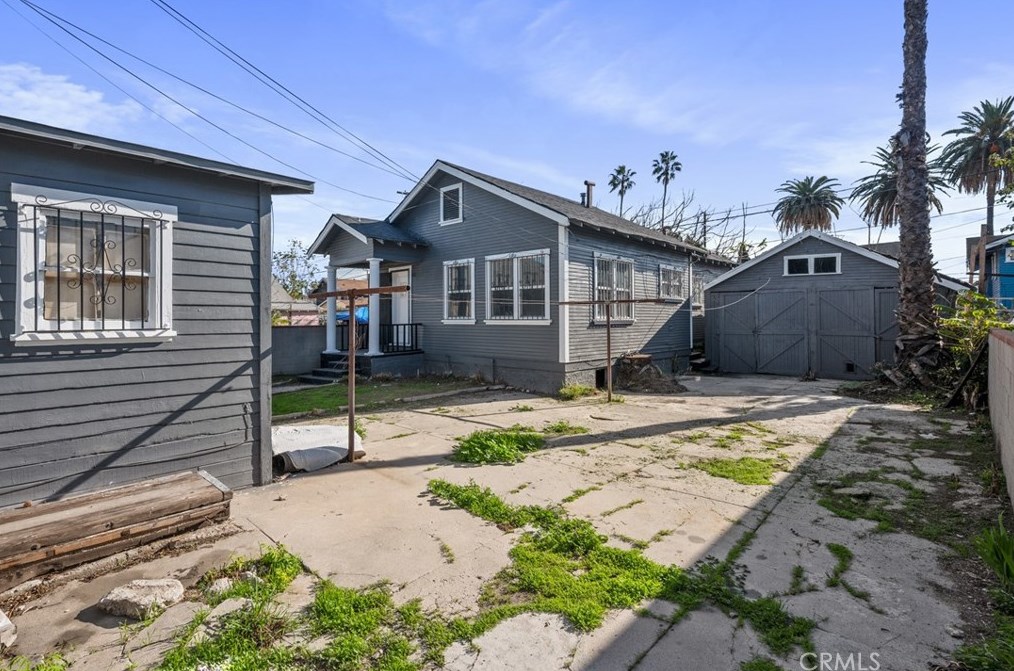 262 50th St, Los Angeles CA  90011-3940 exterior