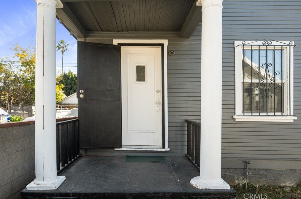 262 50th St, Los Angeles CA  90011-3940 exterior