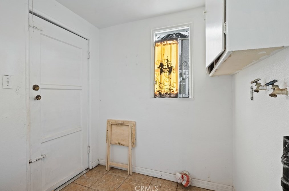 262 50th St, Los Angeles CA  90011-3940 exterior