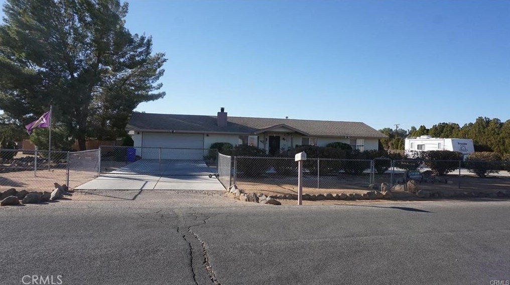 15220 Erie Rd, Apple Valley CA  92307-3422 exterior