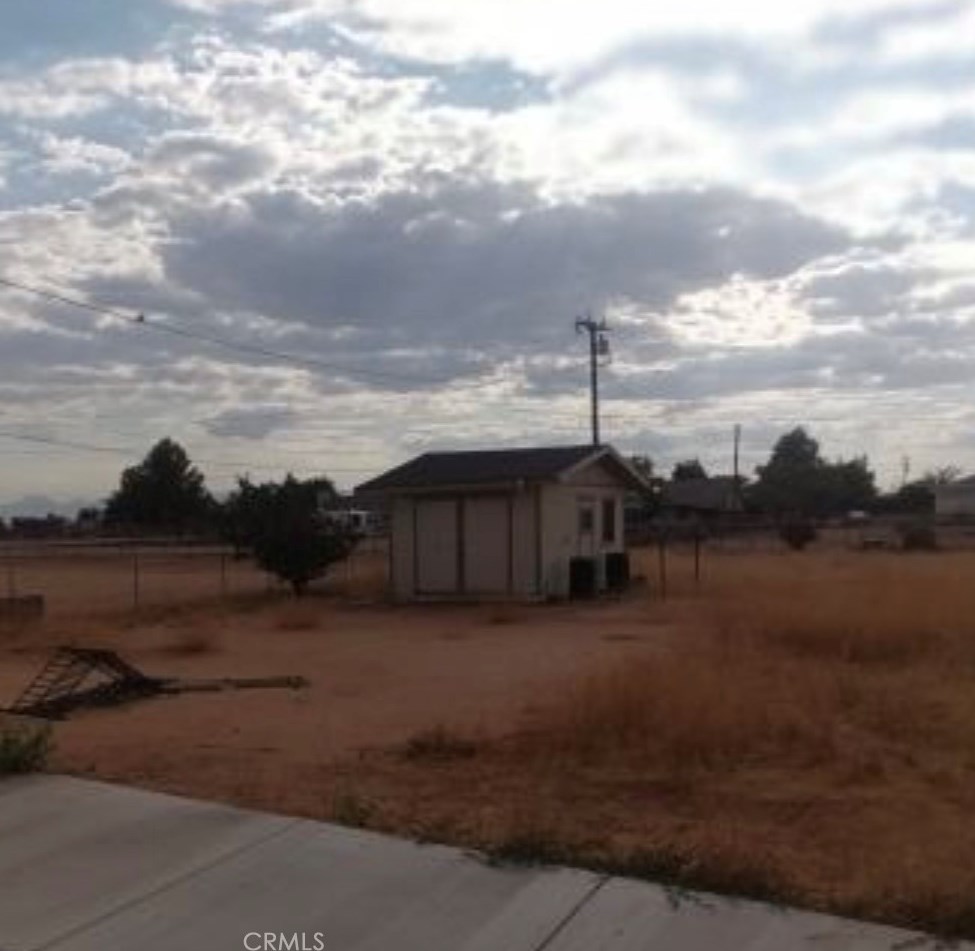 15220 Erie Rd, Apple Valley CA  92307-3422 exterior