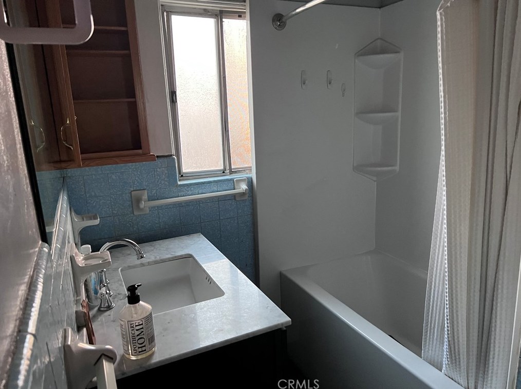 1321 73rd St, Los Angeles CA  90044-2437 exterior