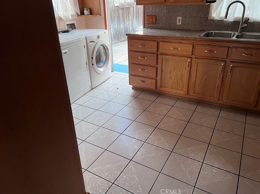 1321 73rd St, Los Angeles CA  90044-2437 exterior