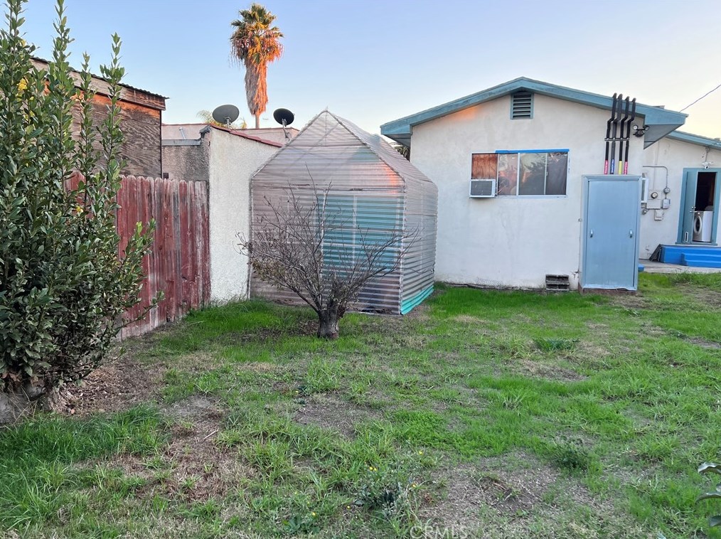 1321 73rd St, Los Angeles CA  90044-2437 exterior