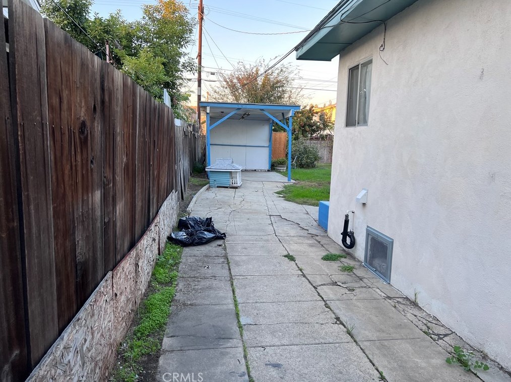 1321 73rd St, Los Angeles CA  90044-2437 exterior