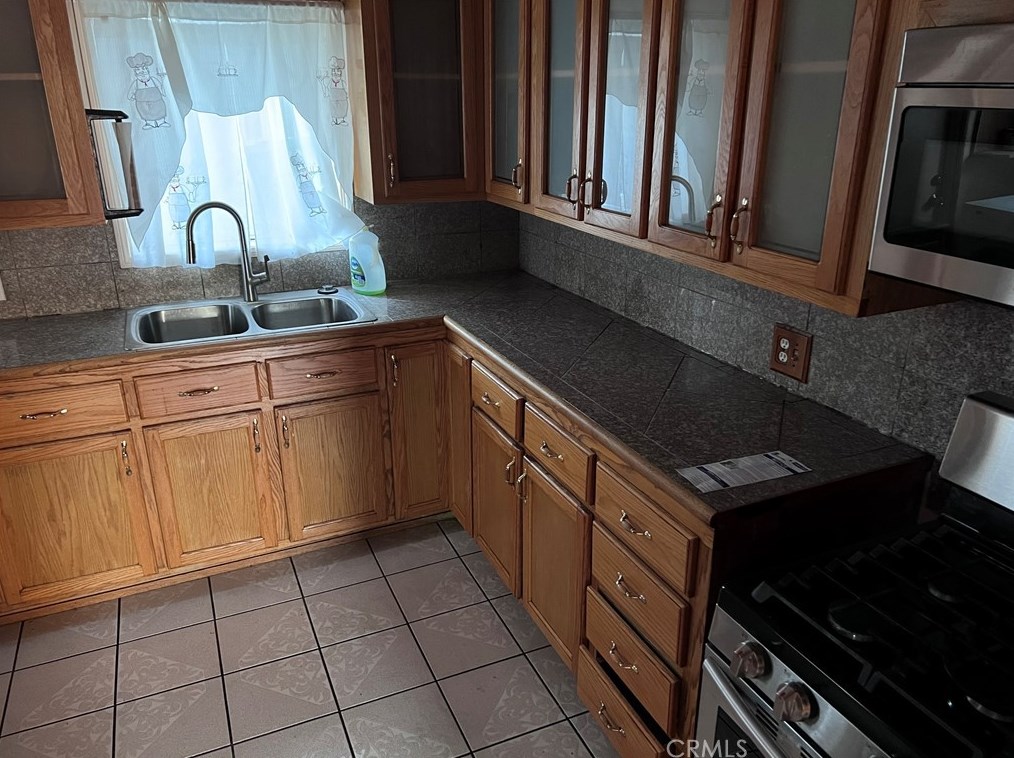 1321 73rd St, Los Angeles CA  90044-2437 exterior