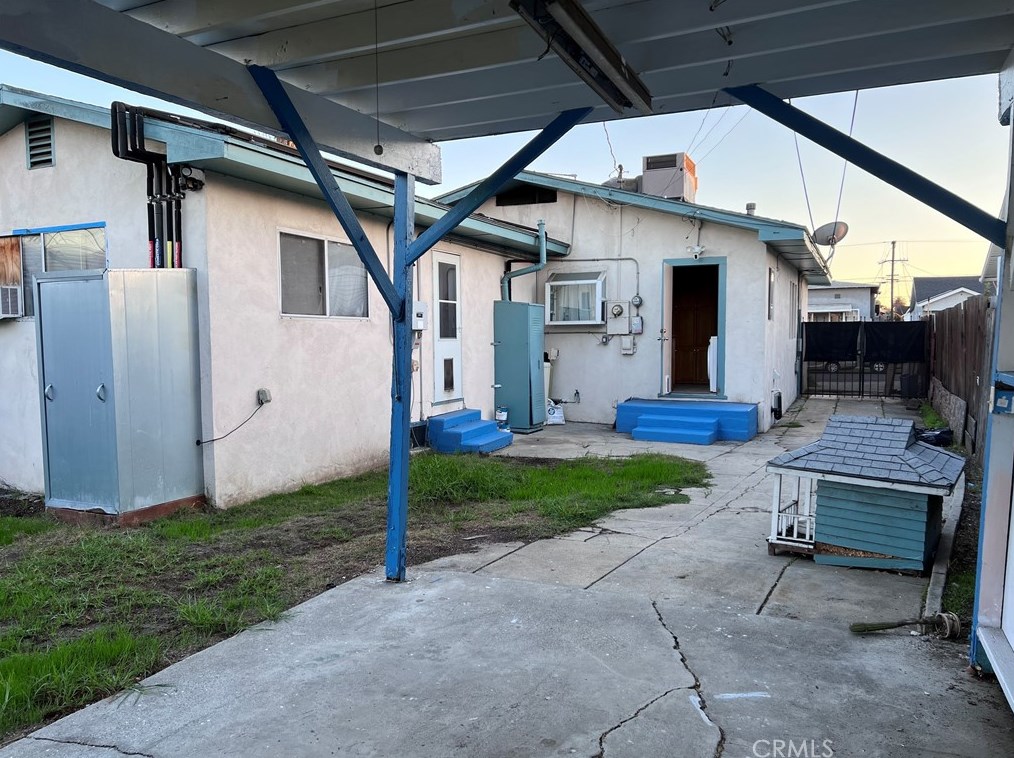 1321 73rd St, Los Angeles CA  90044-2437 exterior