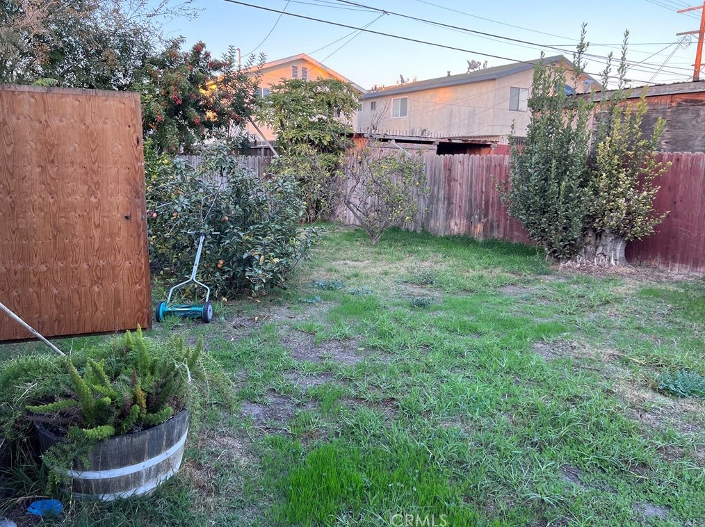 1321 73rd St, Los Angeles CA  90044-2437 exterior