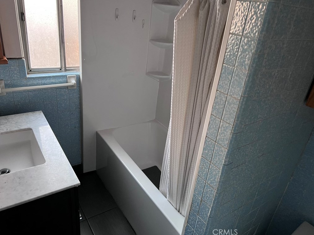 1321 73rd St, Los Angeles CA  90044-2437 exterior