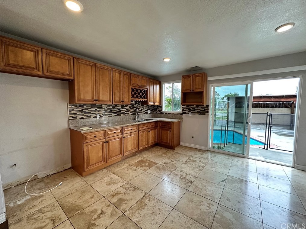 13703 Alburtis Ave, Norwalk CA  90650-3958 exterior