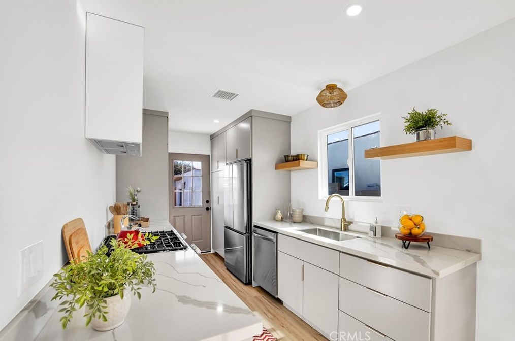 6414 3rd Ave, Los Angeles CA  90043-4542 exterior