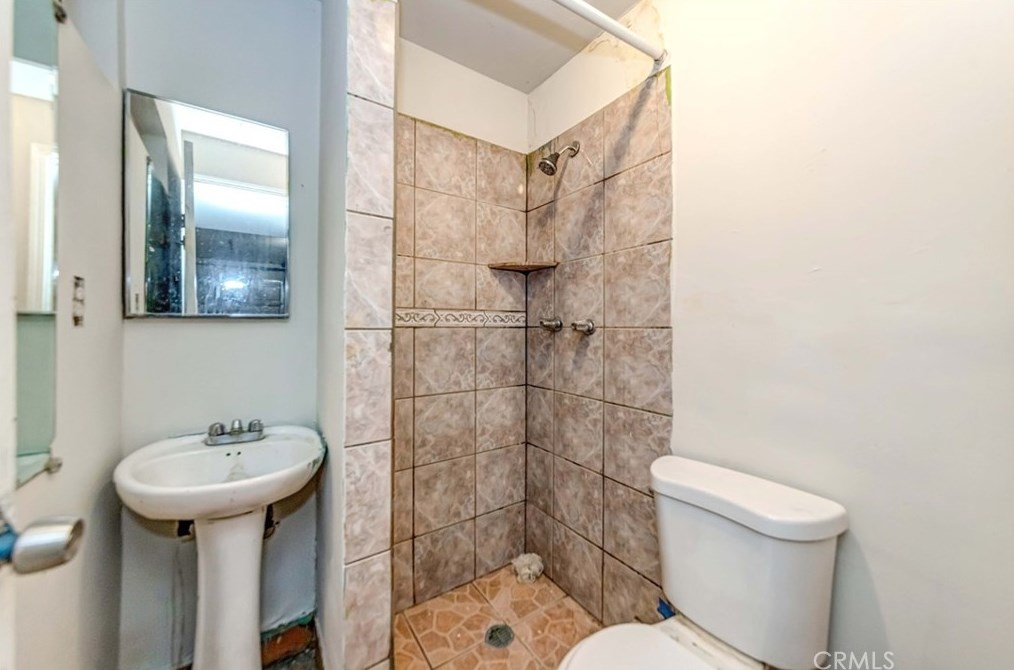 2120 Nord St, Compton CA  90222-2530 exterior