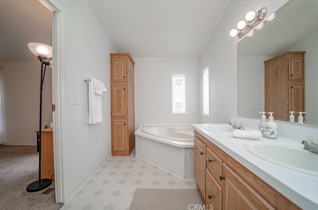 27 Spruce Via, Anaheim CA  92801-1043 exterior