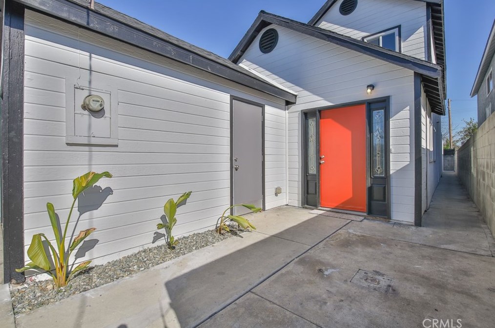 8106 Lou Dillon Ave, Los Angeles CA  90001-3533 exterior