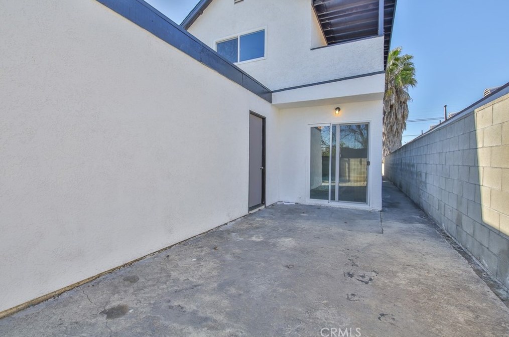 8106 Lou Dillon Ave, Los Angeles CA  90001-3533 exterior