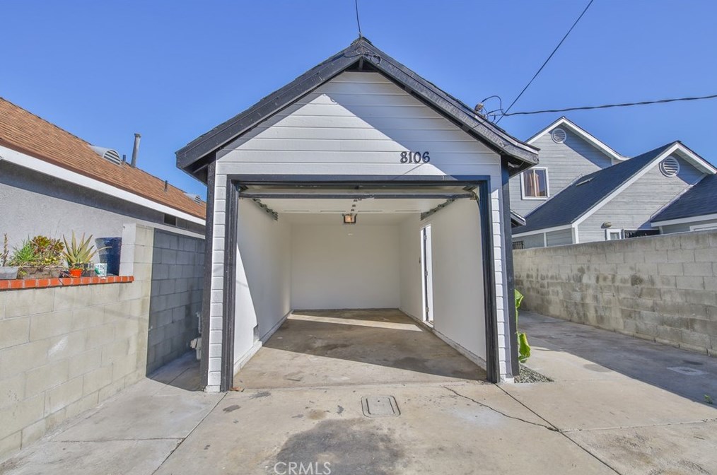 8106 Lou Dillon Ave, Los Angeles CA  90001-3533 exterior