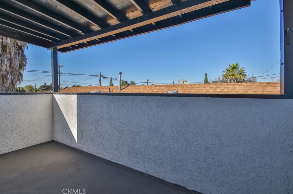 8106 Lou Dillon Ave, Los Angeles CA  90001-3533 exterior