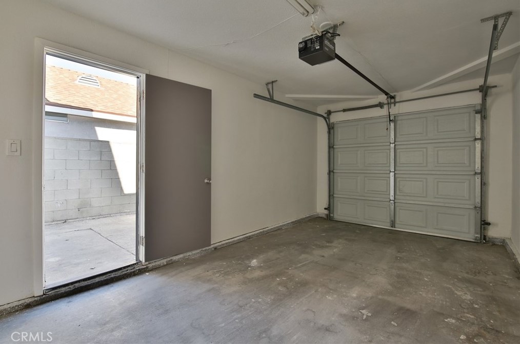 8106 Lou Dillon Ave, Los Angeles CA  90001-3533 exterior
