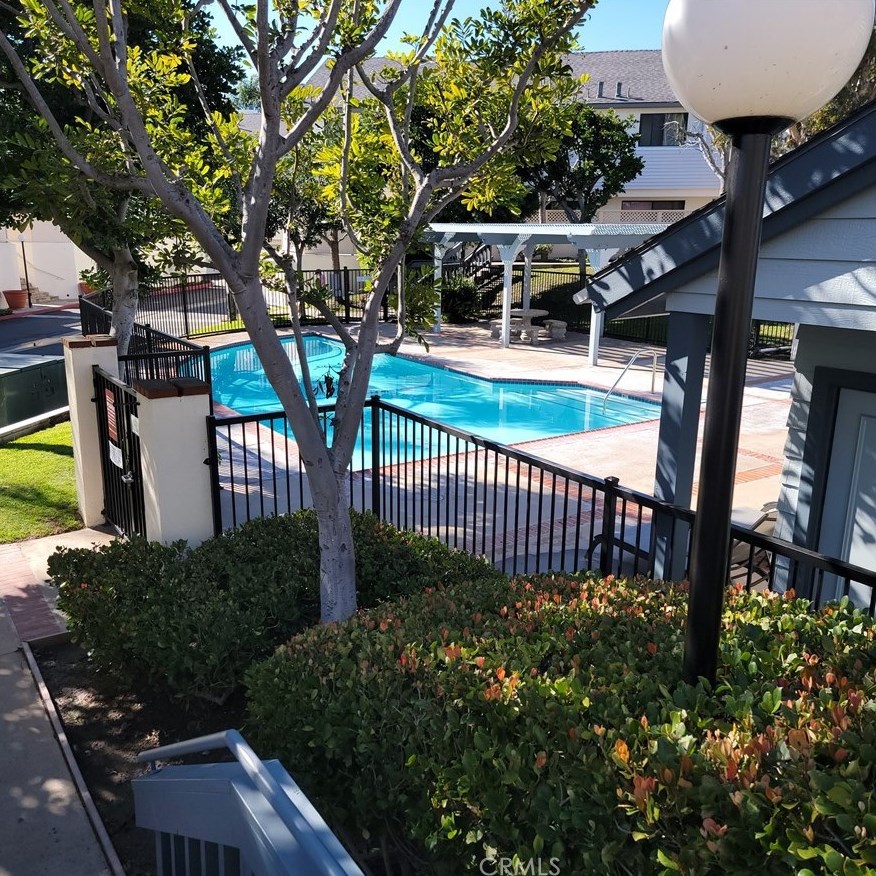 15111 Freeman Ave, Lawndale CA  90260-2159 exterior