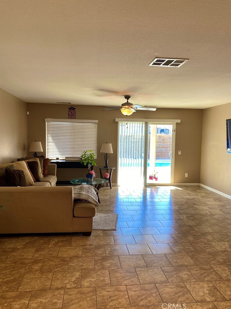 13067 Cerritos Ct, Hesperia CA  92344-5523 exterior