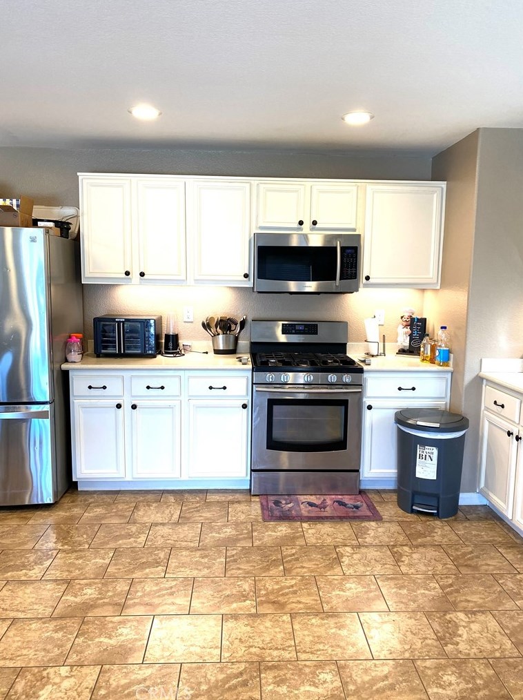 13067 Cerritos Ct, Hesperia CA  92344-5523 exterior