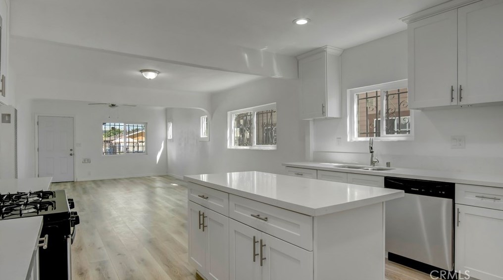 116 101st St, Los Angeles CA  90003-4702 exterior