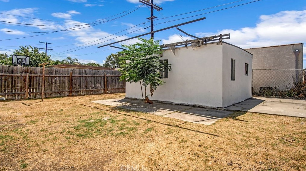 116 101st St, Los Angeles CA  90003-4702 exterior