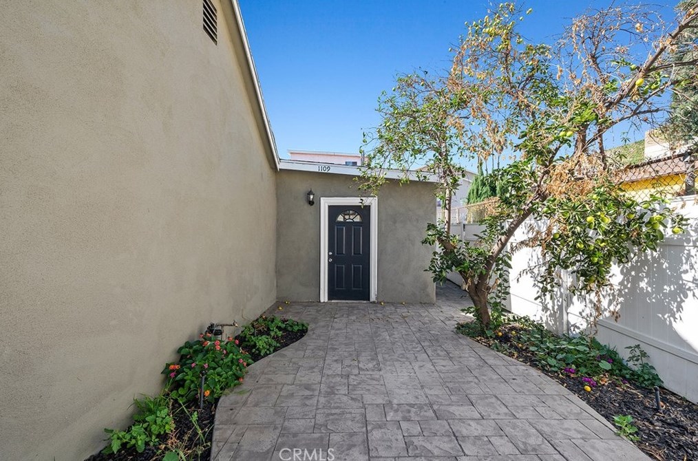 1109 Dacotah St, Los Angeles CA  90023-2956 exterior