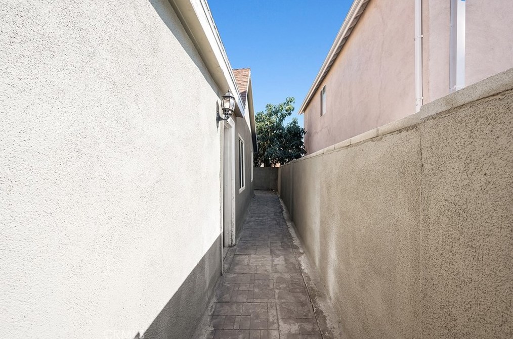 1109 Dacotah St, Los Angeles CA  90023-2956 exterior