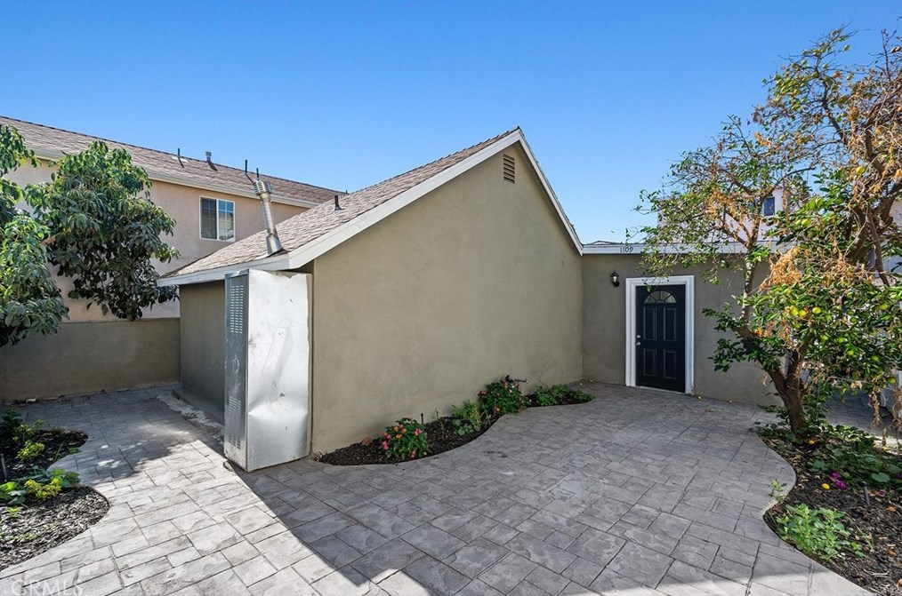 1109 Dacotah St, Los Angeles CA  90023-2956 exterior