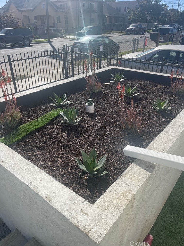 627 57 St, Los Angeles CA  90037-4834 exterior